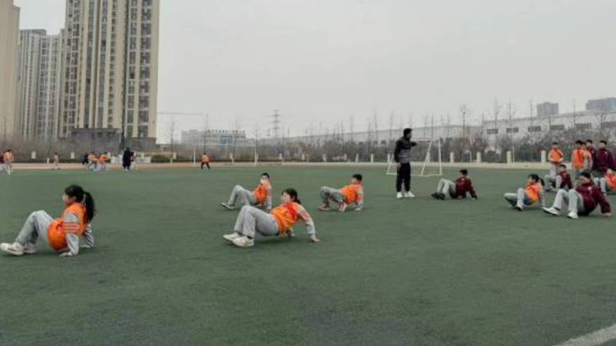 体育课趣味游戏大全-第8张图片 体育课趣味游戏大全-第8张图片
