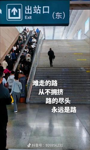 艰难时刻游戏怎么当警察,艰难时刻游戏攻略-第7张图片 艰难时刻游戏怎么当警察,艰难时刻游戏攻略-第7张图片